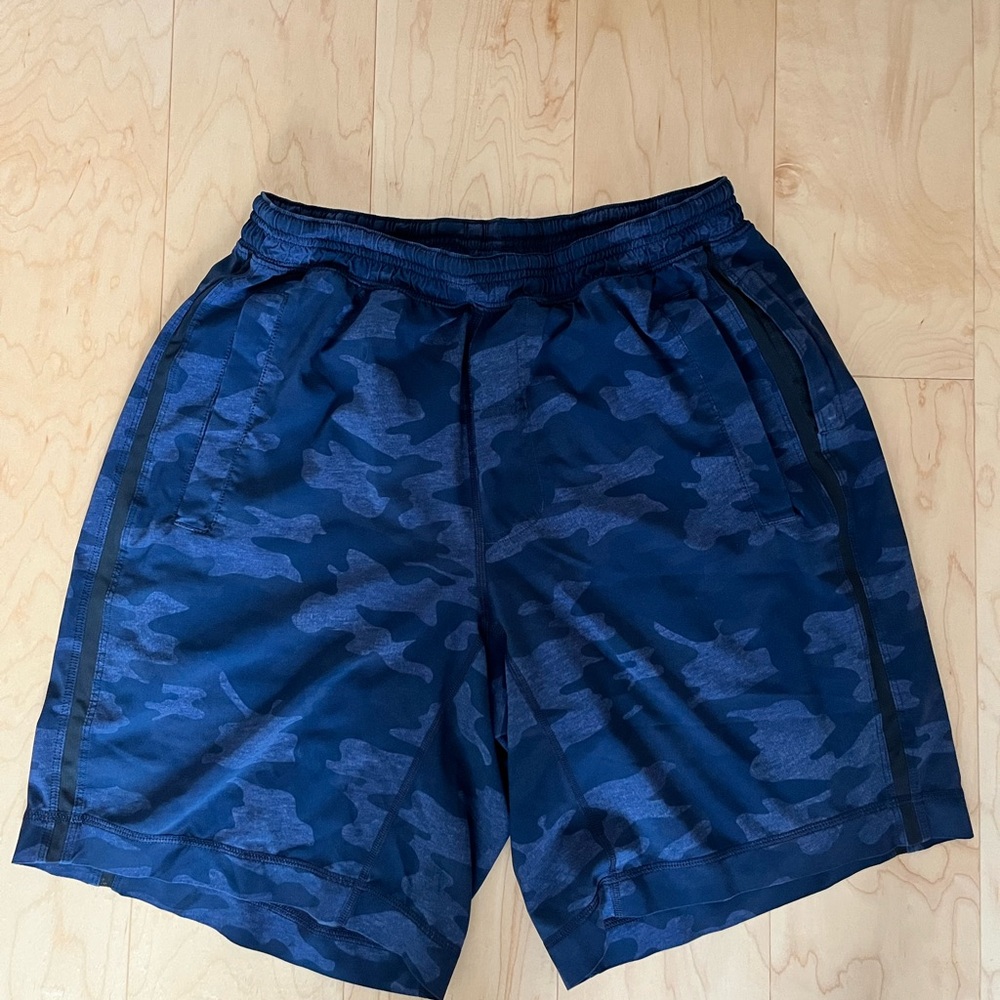 lululemon athletica Navy Camouflage Men's Athletic Shorts medium